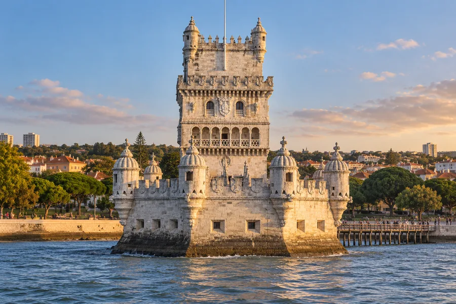La forteresse de Belém au bord du fleuve et ses façades caractéristiques de style manuélin